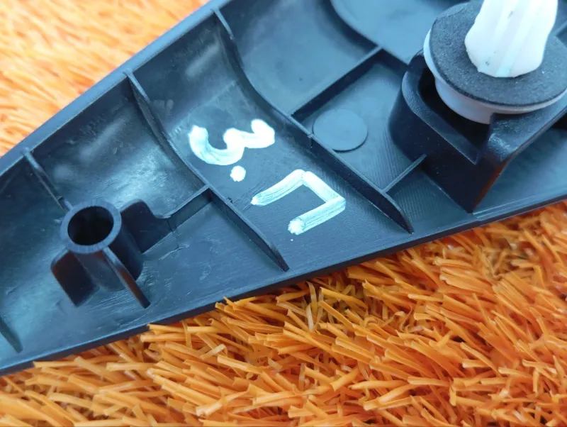 Уголок двери