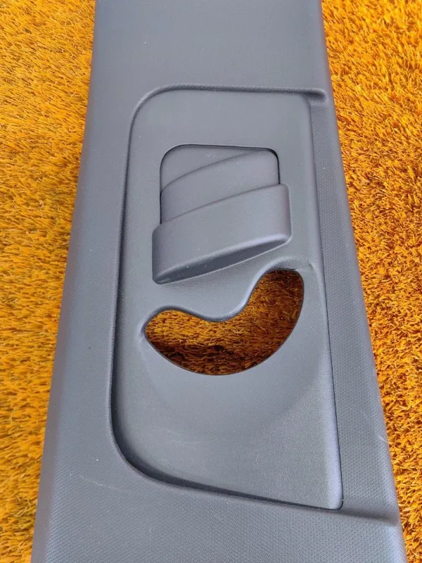 Обшивка центральной стойки