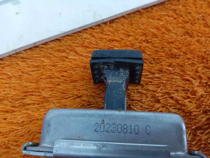 Ограничитель двери