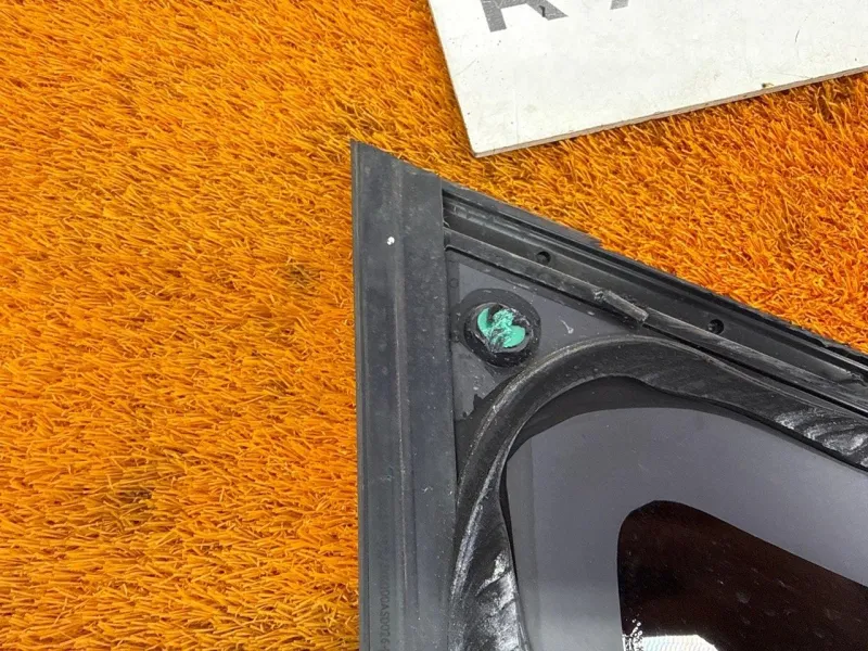 Форточка задняя