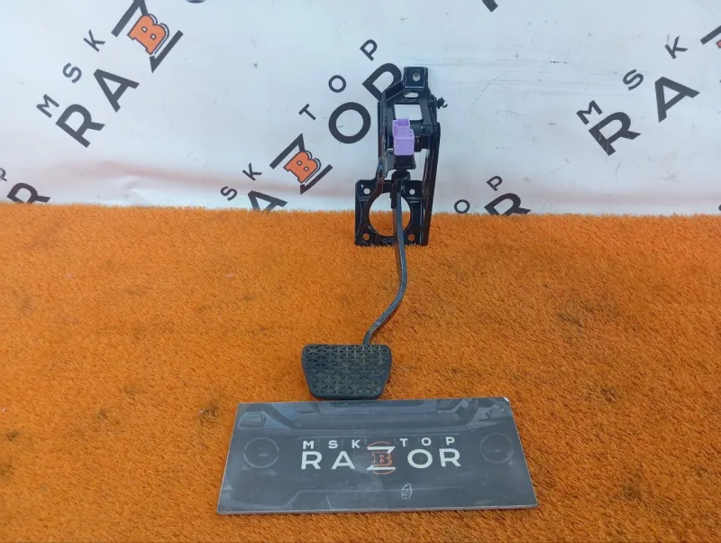 Педаль тормоза