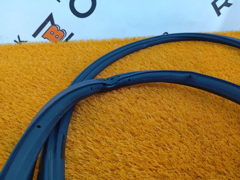 Уплотнитель двери