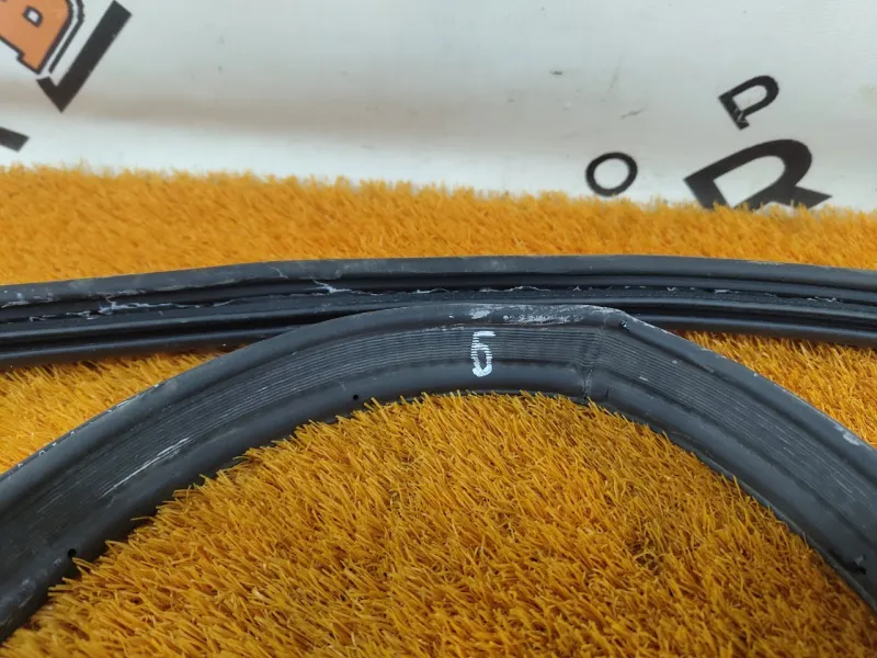 Уплотнитель багажника