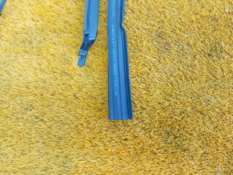 Уплотнитель стекла двери