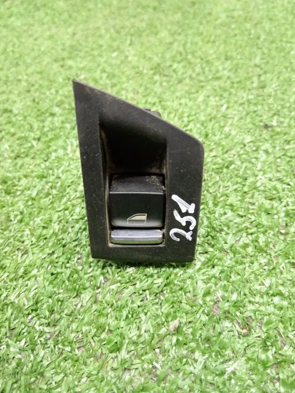 Кнопка стеклоподъемника