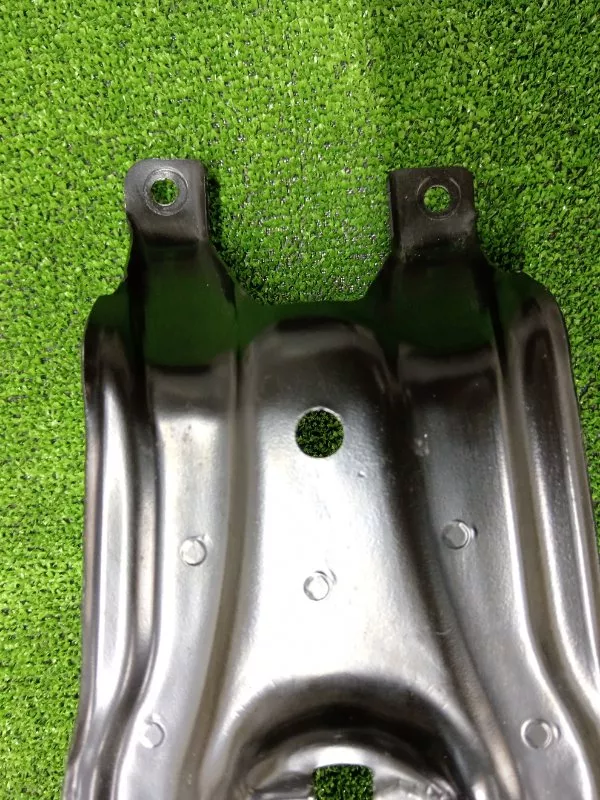 Крепление запасного колеса