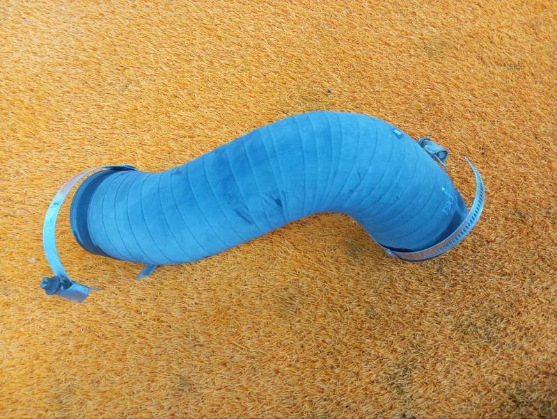 Патрубок интеркулера