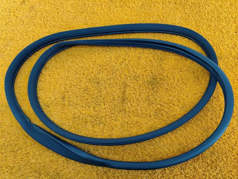 Уплотнитель проема двери