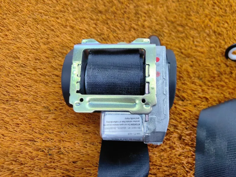 Ремень безопасности