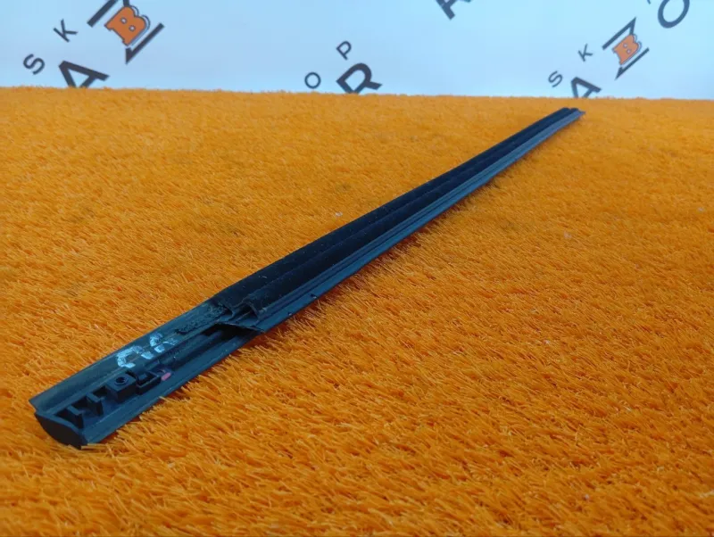 Молдинг стекла