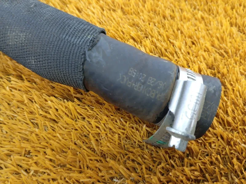 Патрубок радиатора