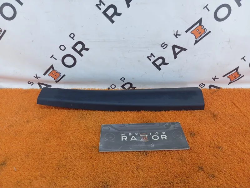 Обшивка крышки багажника