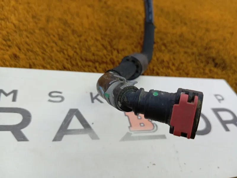 Трубка топливная