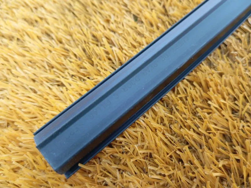 Уплотнитель стекла двери