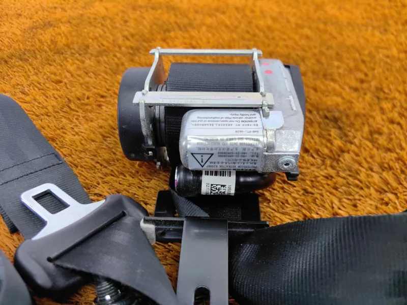 Ремень безопасности