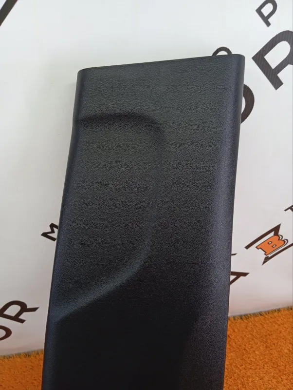 Обшивка центральной стойки