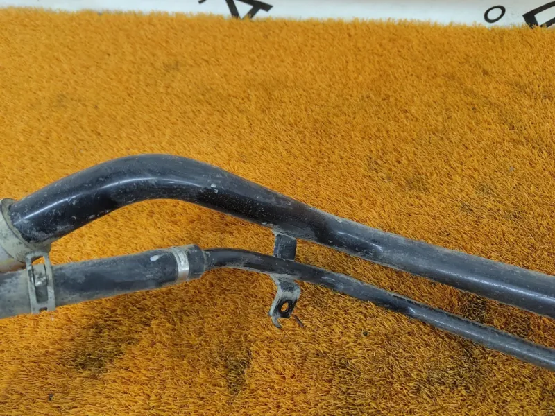 Горловина топливного бака