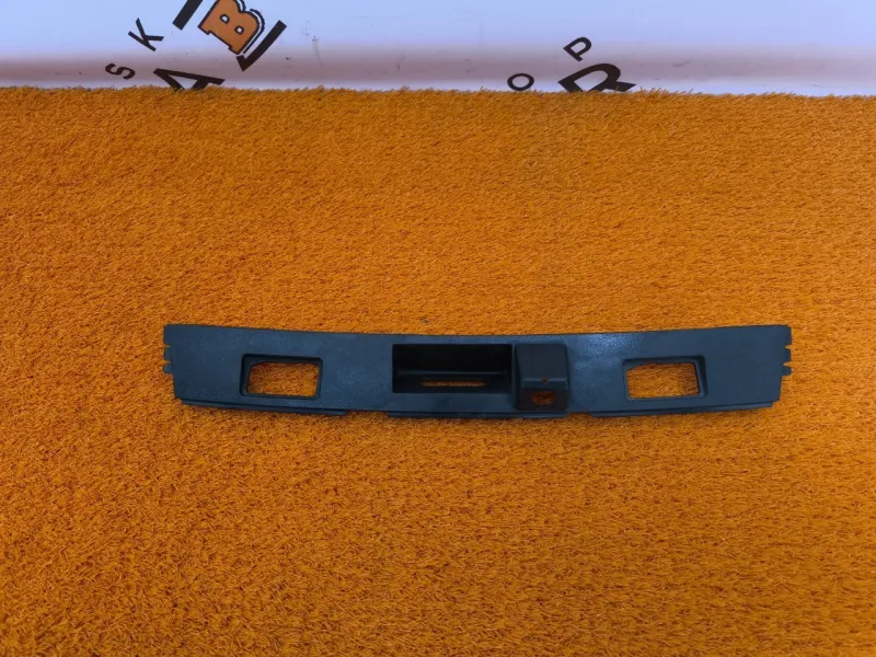 Накладка крышки багажника