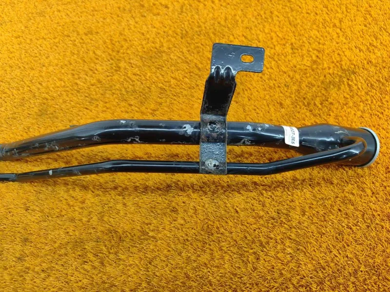 Горловина топливного бака