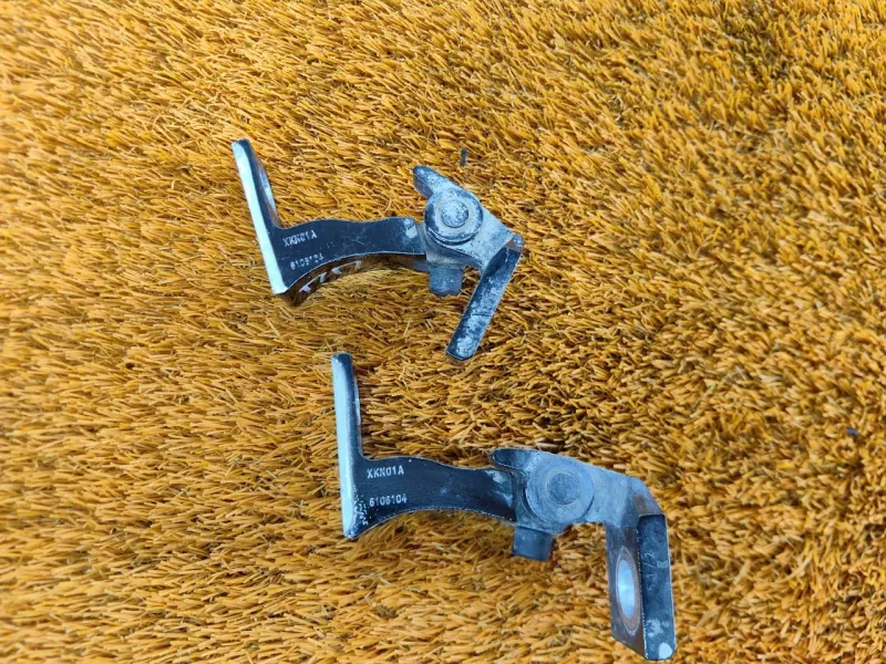 Петля двери