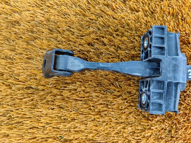 Ограничитель двери