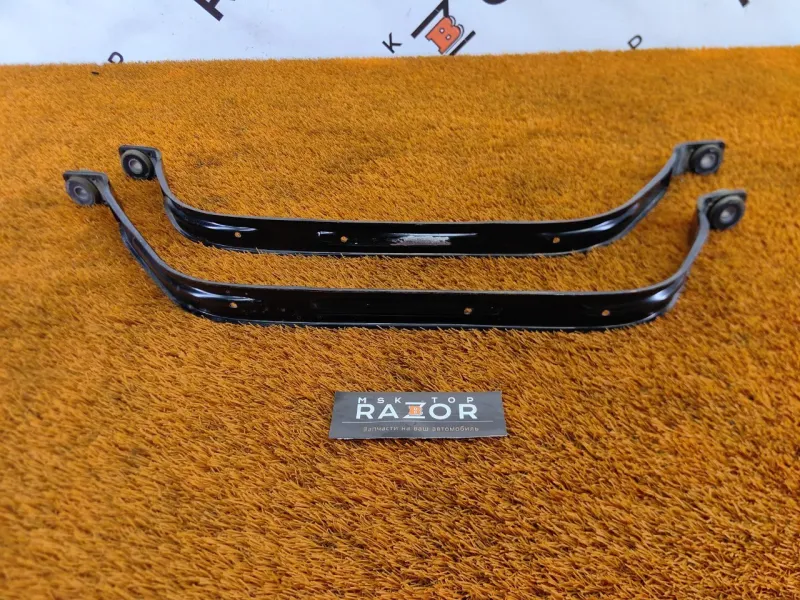 Крепление топливного бака