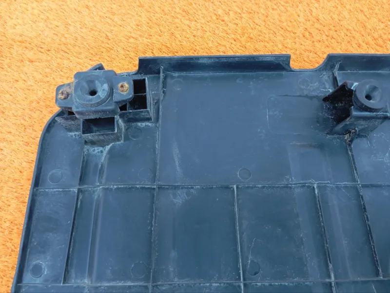 Декоративная крышка двигателя