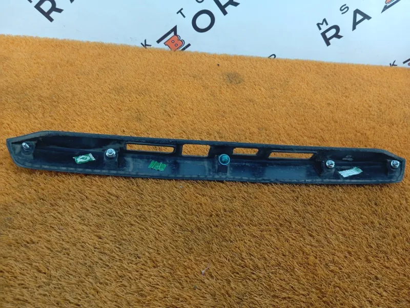 Накладка крышки багажника