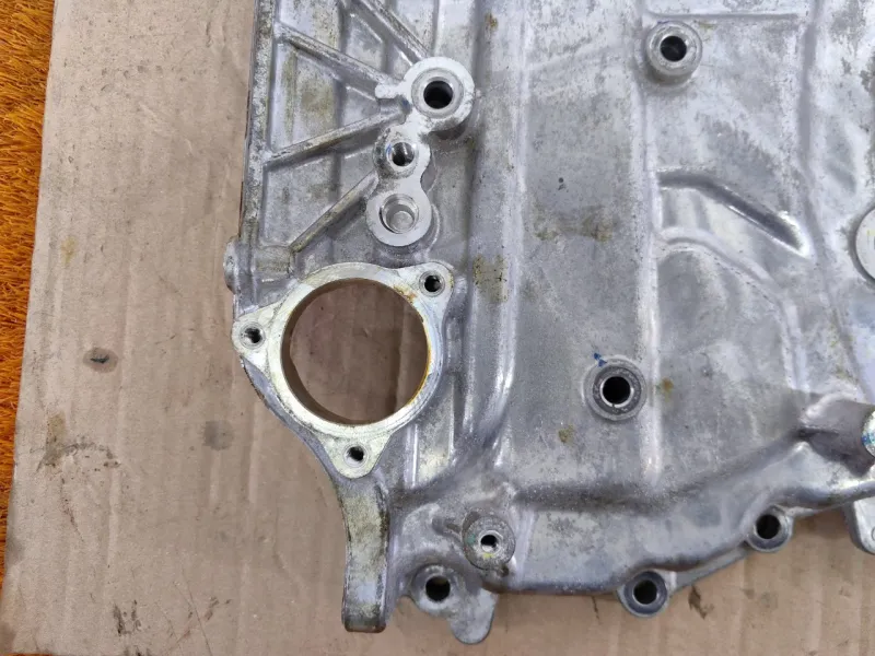 Крышка двигателя передняя