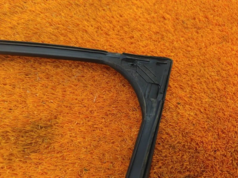 Уплотнитель стекла двери