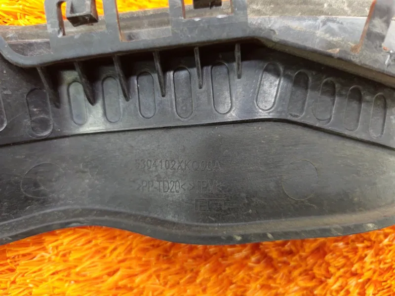 Накладка петли капота