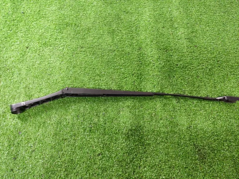 Поводок стеклоочистителя лобового стекла