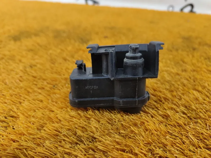 Активатор лючка бензобака