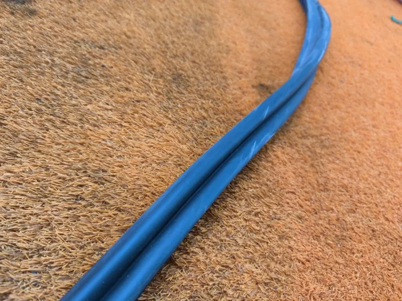 Уплотнитель багажника