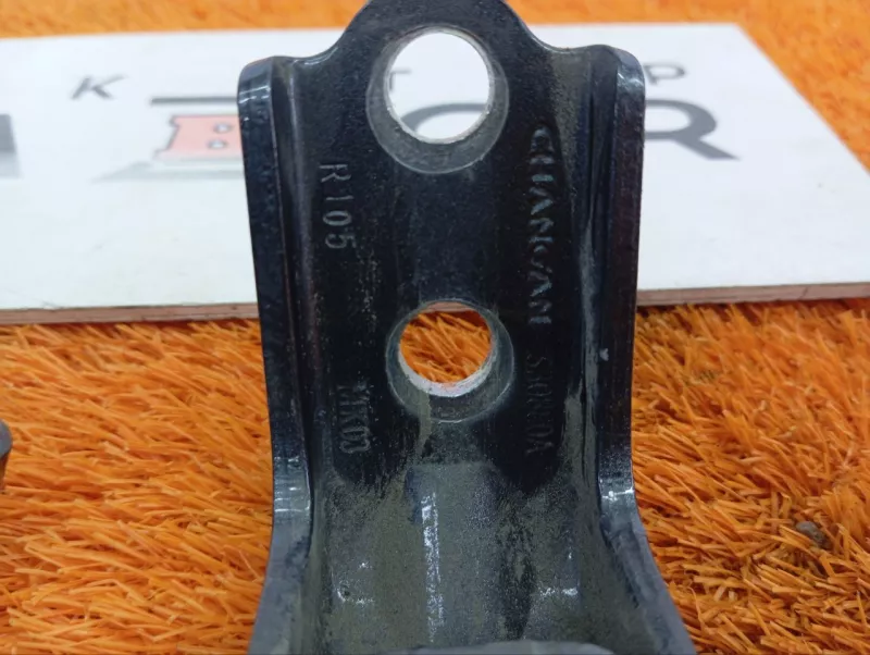 Петля двери