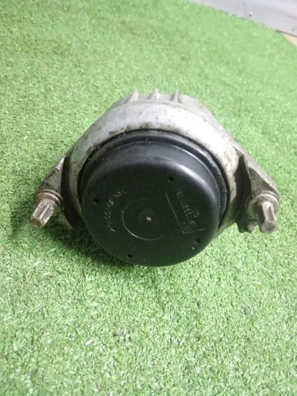 Подушка двигателя