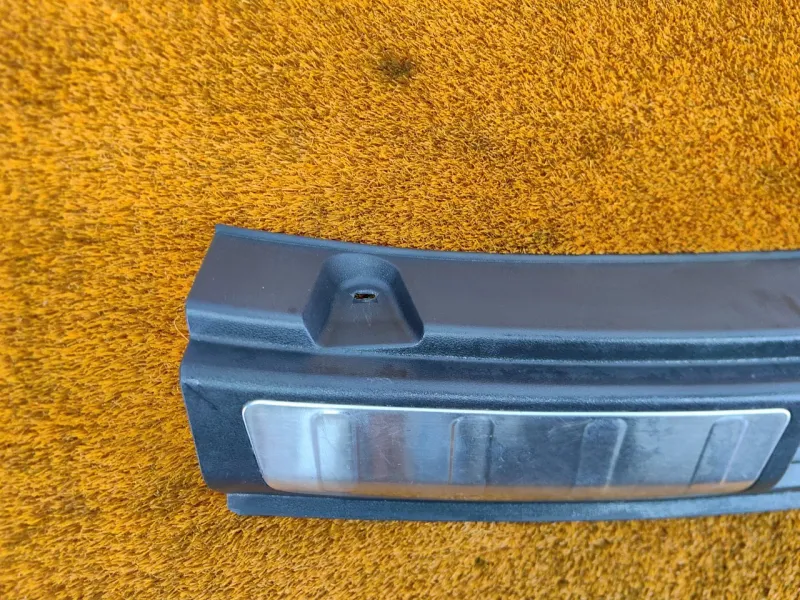 Накладка замка багажника