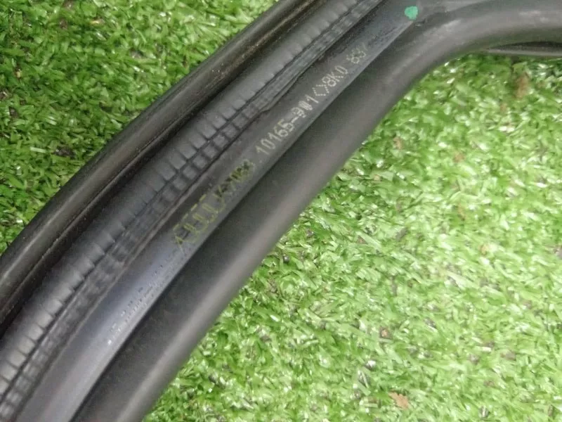 Уплотнитель стекла двери