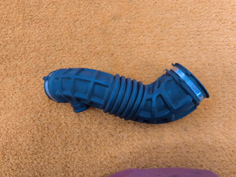 Патрубок воздушного фильтра