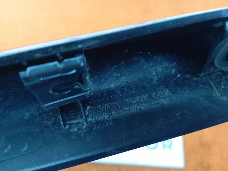 Молдинг на крыло