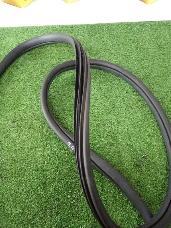 Уплотнитель проема двери