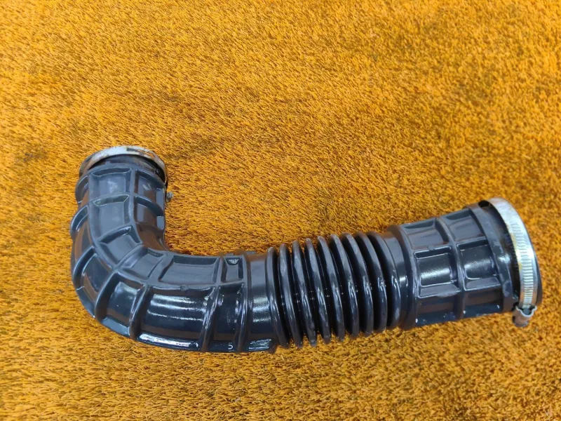 Патрубок воздушного фильтра