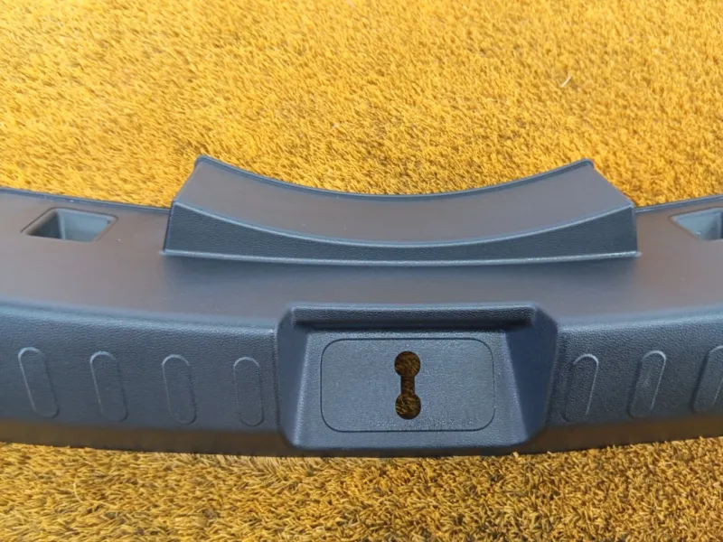 Накладка замка багажника