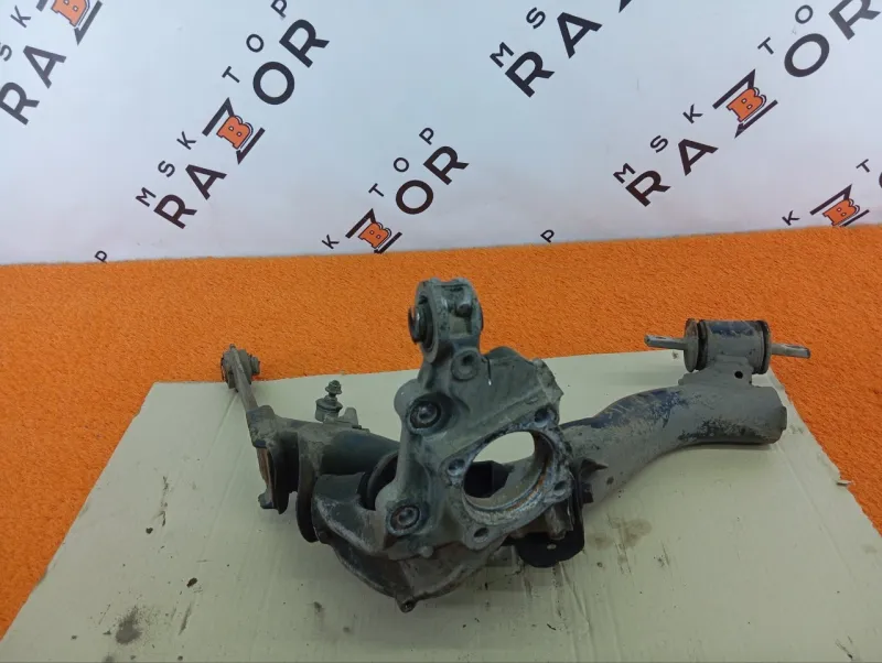 Кулак поворотный