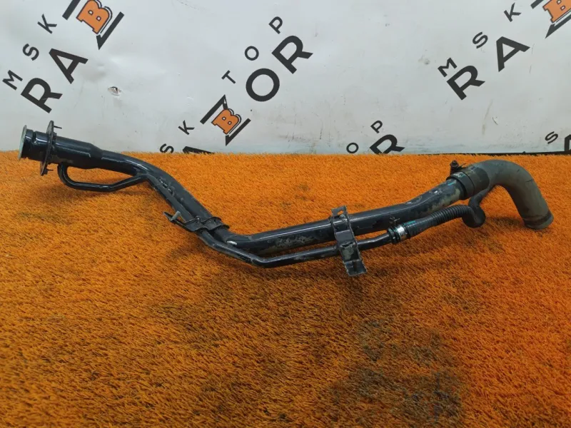 Горловина топливного бака