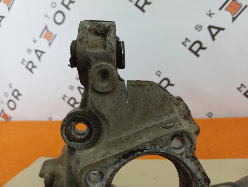 Кулак поворотный