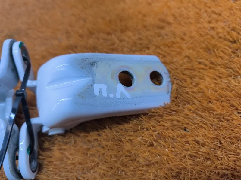 Петля двери