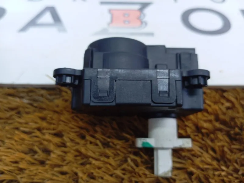 Моторчик заслонки печки