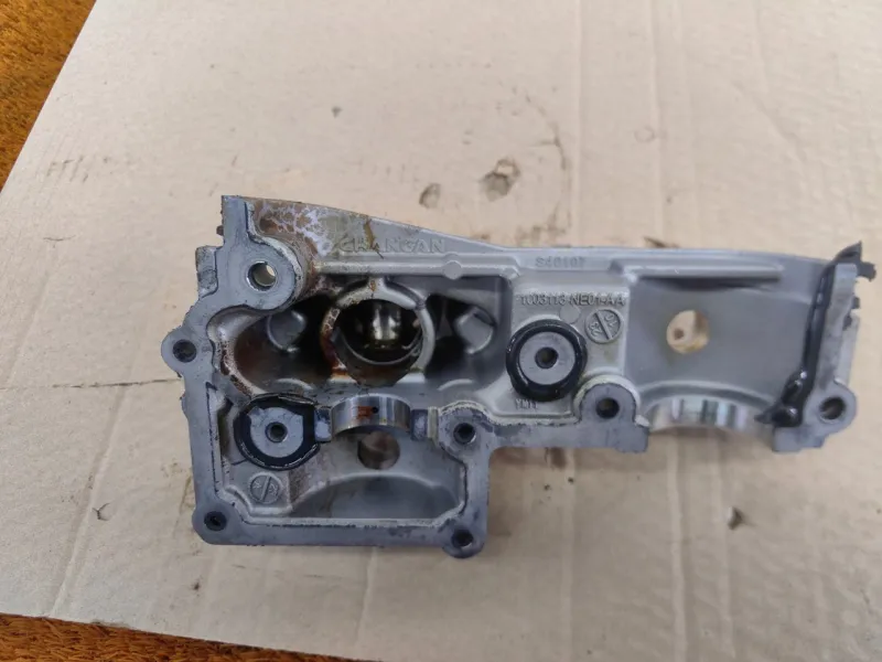 Крышка двигателя передняя