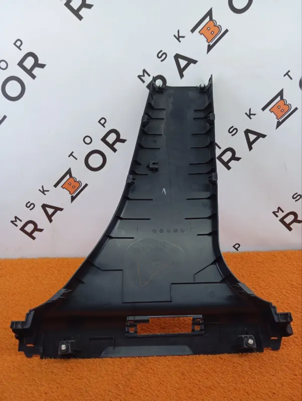 Обшивка центральной стойки